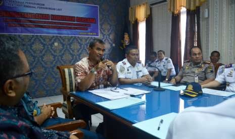 Kementerian Perhubungan cq Direktorat Jenderal Perhubungan Laut tengah menyiapkan Pelabuhan Tanjung Emas, Semarang, Jateng sebagai proyek percontohan untuk pelabuhan yang steril seperti layaknya Bandara. Nantinya, semua orang yang masuk ke pelabuhan ini harus memiliki ID card.