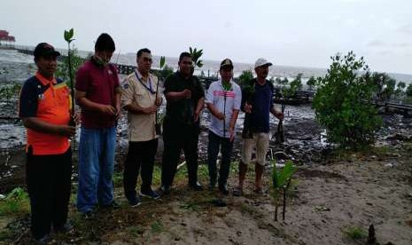  Kementerian Perhubungan cq. Ditjen Perhubungan Laut juga menyelenggarakan aksi penanaman 590 pohon mangrove di pesisir pantai Kubu sebagai rangkaian Keselamatan Pelayaran tahun 2018. 