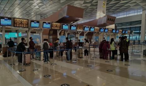 Kementerian Perhubungan memfasilitasi keberangkatan 242 kru kapal pesiar dari Bandara Soekarno-Hatta menuju Jerman.