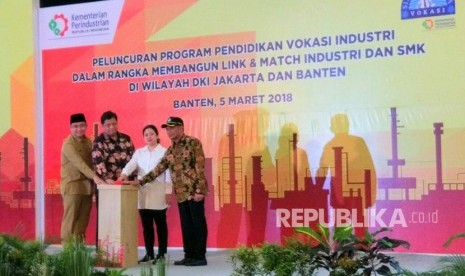 Kementerian Perindustrian, bekerja sama dengan PT. Krakatau Steel (Persero), meluncurkan program vokasi industri tahap kelima yang mencakup wilayah DKI Jakarta dan Banten, di Cilegon, Senin (5/3).