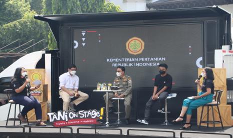 Kementerian Pertanian (Kementan) melalui Biro Humas dan Informasi Publik mengadakan Tani On Stage (TOS).