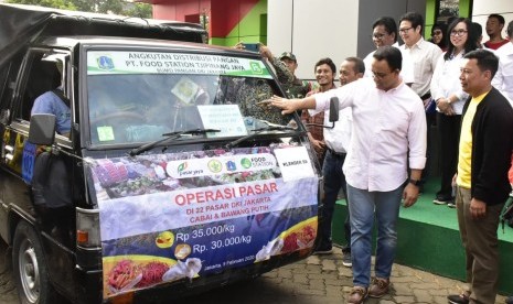 Kementerian Pertanian (Kementan) menggelar operasi pasar di Toko Tani Indonesia Center (TTIC) Pasar Minggu, Jakarta, Ahad (9/2). 