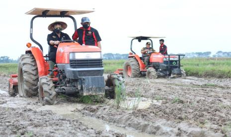 Kementerian Pertanian (Kementan) pantang menyerah terus meningkatkan produksi padi guna menjamin ketersediaan beras nasional sehingga dapat memenuhi kebutuhna pangan nasional dan sekaligus sebagai upaya agar sektor pangan tidak terkena dampak pandemi covid 19.