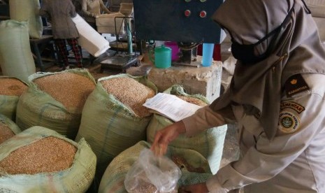 Kementerian Pertanian melalui Karantina Pertanian Belawan memfasilitasi ekspor 135 ton produk samping jagung berupa tongkol kering senilai Rp 266 juta ke Jepang 