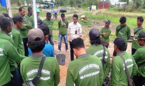 Kementerian Pertanian RI melalui Badan Penyuluhan dan Pengembangan SDM Pertanian (BPPSDMP) terus berupaya memperkuat peran Komando Strategi Pembangunan Pertanian (KostraTani) sebagai pusat gerakan pembangunan pertanian nasional dengan menggelar Bimbingan Teknis (Bimtek) Peningkatan Kapasitas Petani dan Penyuluh. Sebanyak 25 petani dan kelompok tani dari Kecamatan Dadahup mendapat materi dari penyuluh Balai Pengkajian dan Teknologi Pertanian (BPTP) Kalteng, Sandis WP tentang budidaya padi unggul baru di lahan rawa dan budidaya tanaman cabai.