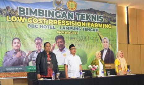 Kementerian Pertanian RI terus mendorong insan pertanian menerapkan konsep Smart Farming (pertanian cerdas). Kampanye plus sosialisasi terus dilakukan Kementan di antaranya bersama DPR RI pada Bimbingan Teknis (Bimtek) bertema Pertanian Presisi Biaya Murah (Low Cost Precision Farming) yang diikuti 100 petani dan penyuluh Lampung Tengah.