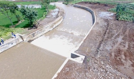 Kementerian PUPR bangun tanggul di Sungai Cimanuk