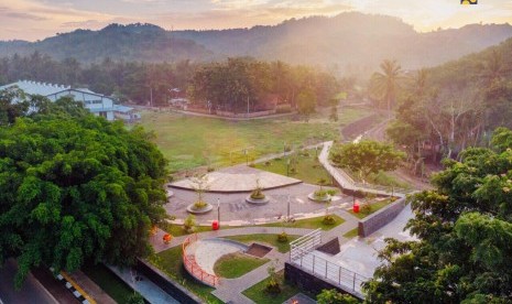 Kementerian PUPR melakukan penataan kawasan wisata di Desa Kuta dan Dusun Gerupuk, Desa Selong, Lombok Tengah, NTB. 