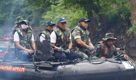 Kementerian PUPR melalui Direktorat Jenderal Sumber Daya Air (Ditjen SDA) adalah mengkampanyekan Gerakan Bersih dan Sehat Bersama Ciliwung