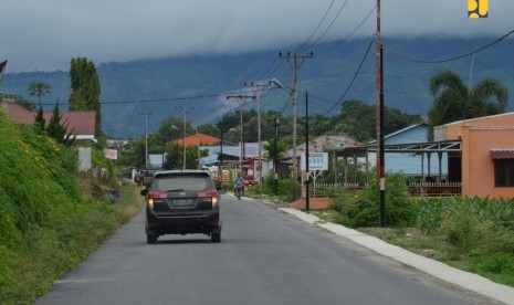 Kementerian PUPR tingkatkan kualitas jalan lingkar Pulau Samosir sepanjang 123,9 Km dan akses menuju Pulau Samosir dari Simpang Tele sepanjang 22 Km