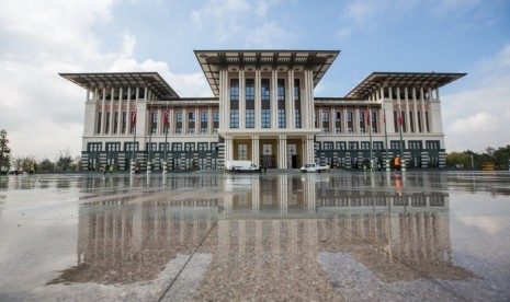 Istana Kepresidenan Turki yang dikenal dengan White Palace.