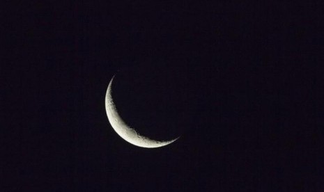 Kemunculan bulan sabit. UEA akan Menentukan Awal Ramadhan Malam Ini