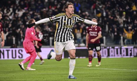 Kenan Yildiz dari Juventus melakukan selebrasi setelah mencetak gol pada pertandingan sepak bola Piala Italia antara Juventus dan Salernitana di Stadion Juventus di Turin, Italia, Jumat, 5 Januari 2024 WIB.