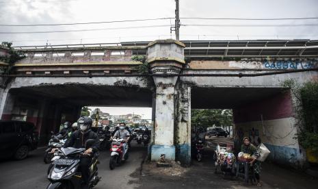 Menteri Koordinator bidang Kemaritiman dan Investasi Luhut Binsar Pandjaitan menyampaikan, mobilitas masyarakat di Jawa-Bali pada pekan ini tercatat mengalami tren penurunan. (Foto: Mobilitas kendaraan di Jakarta)