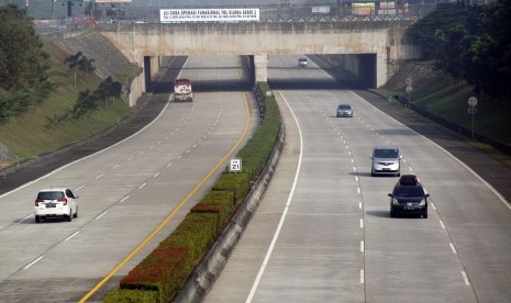 Kendaraan melintas di ruas tol Cinere-Jagorawi (Cijago.