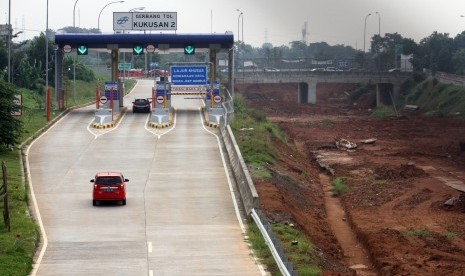 Kendaraan melintas di ruas tol Cinere-Jagorawi (Cijago) seksi 2 di Depok, Jawa Barat, Kamis (13/6/2019).