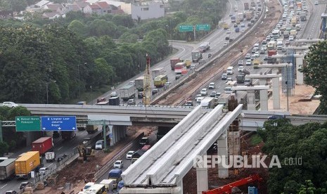 Kepadatan kendaraan di jalan tol (ilustrasi) 