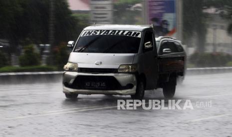 Pemerintah Kota (Pemkot) Madiun, Jawa Timur meminta masyarakat untuk melakukan pengurusan uji kelayakan kendaraan niaga atau uji KIR secara mandiri tanpa melibatkan calo.