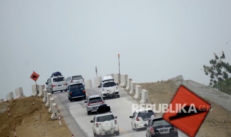 Kendaraan pemudik melintas di tol fungsional Brebes Timur- Gringsing, Jateng, Rabu (21/6).