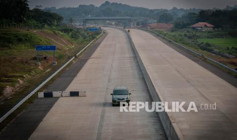 Jalan tol (ilustrasi). Kementerian PUPR masih menunggu UU IKN terkait pembangunan jalan tol di lokasi IKN baru.