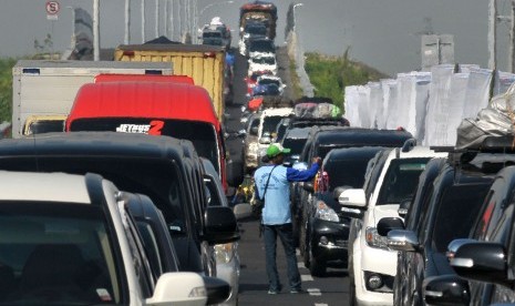 The worst gridlock at Pejagan - Brebes Timur toll road, Central Java occurred on Thursday (June 30, 2016). 