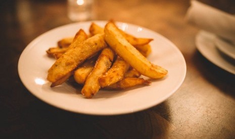 Kentang goreng spesial yang diproses tiga hari di Service Bar Columbus.