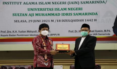 Kepala Badan Ideologi Pancasila (BPIP) Yudian Wahyudi memberikan Kuliah Umum Penguatan Ideologi Pancasila di Auditorium Kampus Universitas Islam Negeri Sultan Aji Muhammad Idris (UINSI) Samarinda, Kalimantan Timur, Selasa (29/6) malam. 