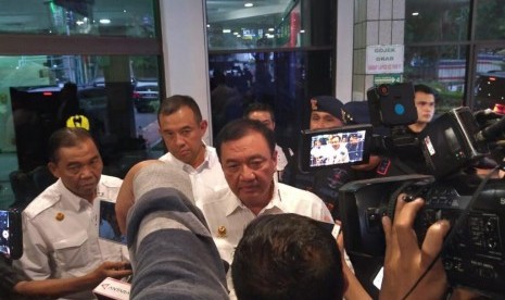 Kepala Badan Intelijen Negara (BIN) Budi Gunawan saat memberikan penjelasan kepada wartawan di depan Gedung Paviliun Kartika Rumah Sakit Pusat Angkatan Darat Gatot Soebroto (RSPAD), Jalan Abdul Rachman Saleh, Senen, Jakarta Pusat, Kamis (10/10).