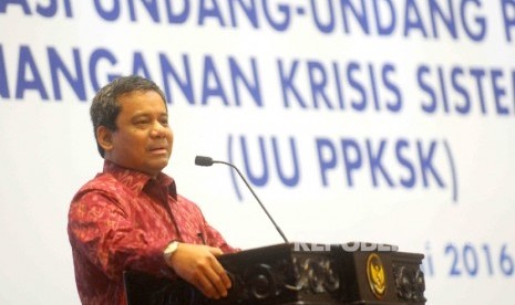 Kepala Badan Kebijakan Fiskal Kementerian Keuangan, Suahasil Nazara menyampaikan paparannya saat sosialisasi Undang Undang Pencegahan dan Penanganan Krisis Sistem Keuangan di Gedung Kementerian Keuangan Jakarta, Kamis (23/6).(Republika/Agung Supriyanto)