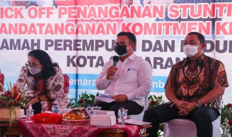 Kepala Badan Kependudukan dan Keluarga Berencana Nasional (BKKBN), Dokter Hasto Wardoyo, bersama Menteri Pemberdayaan Perempuan dan Perlindungan Anak (PPPA), I Gusti Ayu Bintang Darmawati memulai Kick Off penanganan stunting di Kelurahan Tanjung Mas, Kota Semarang, Senin (8/11).