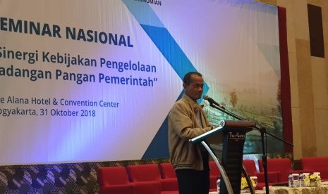 Kepala Badan Ketahanan Pangan (BKP) Kementerian Pertanian (Kementan) Agung Hendriadi saat berbicara pada seminar nasional bertema “Sinergi Kebijakan Pengelolaan Cadangan Pangan Pemerintah” yang diselenggarakan Kementerian Koordinator Bidang Perekonomian di Yogyakarta, Rabu (31/10). 