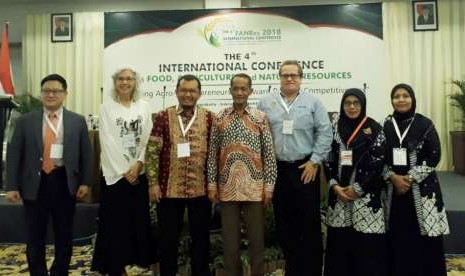 Kepala Badan Ketahanan Pangan Kementerian Pertanian, Agung Hendriadi saat menjadi keynote speaker pada acara an International on Food,Agriculture, and Natural Resources Conference (FANRes) yang digelar di Ballroom Cavinton Hotel, Yogyakarta, Kamis (13/09).