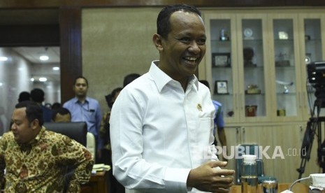 Kepala Badan Koordinasi Penanaman Modal (BKPM) Bahlil Lahadalia bersiap mengikuti rapat kerja dengan Komisi VI DPR di Kompleks Parlemen, Senayan, Jakarta, Kamis (7/11/2019).