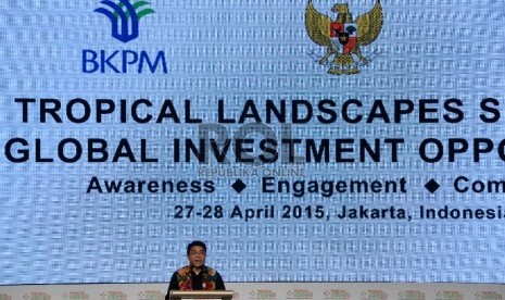 Kepala Badan Koordinasi Penanaman Modal (BKPM) Frank Sibarani?menyampaikan pidato pada pembukaan acara Tropical Landscapes Summit 2015 di Jakarta, Senin (27/4). (Republika/Prayogi)