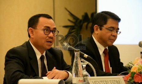 Kepala Badan Koordinasi Penanaman Modal (BKPM) Franky Sibarani dan Menteri ESDM Sudirman Said memberikan keterangan terkait pelaksanaan 