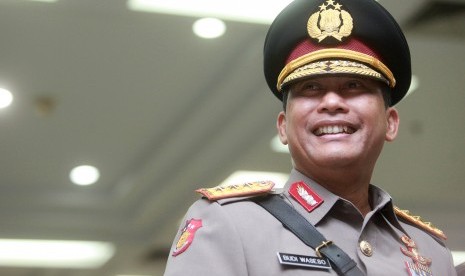 Kepala Badan Narkotika Nasional (BNN) Komjen Pol Budi Waseso menyapa wartawan saat acara Serah Terima Jabatan (Sertijab) di Ruptama Mabes Polri, Jakarta, Senin (7/9). 