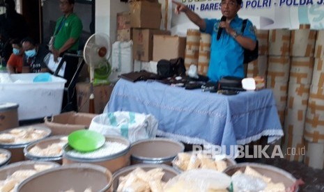 BNN chief Commissioner General Budi Waseso explains the raid of 13 million paracetamol caffein carisoprodol (PCC) pills from a rented house that had functioned as a factory to produce the drugs on Halmahera Raya Street in Semarang, on Monday.