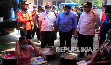 PLN berhasil memulihkan sistem kelistrikan sejumlah fasilitas umum pasca badai seroja yang melanda wilayah Nusa Tenggara Timur (NTT). Fasilitas umum seperti rumah sakit menjadi prioritas PLN untuk mendorong NTT segera bangkit.