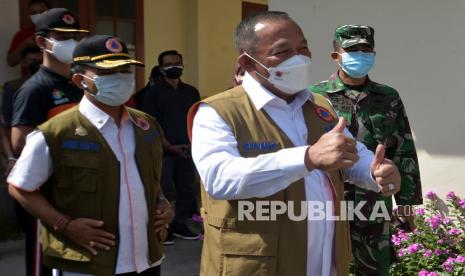 Kepala Badan Nasional Penanggulangan Bencana (BNPB) Ganip Warsito (kanan) mengatakan penyelenggaraan pesta olah raga yang aman tanpa lonjakan kasus Covid-19 menjadi indikator kesuksesan PON XX di tengah pandemi Covid-19.  (ilustrasi).