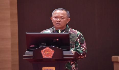 Kepala Badan Penanggulangan Bencana Nasional (BNPB) Letnan Jenderal (Letjen) TNI Ganip Warsito mengatakan tingkat keterisian fasilitas isolasi terpusat bagi pasien COVID-19 di sejumlah tempat masih sangat kosong. Fasilitas isolasi terpusat ini seperti Rumah Sakit Darurat COVID-19 (RSDC) Kemayoran, Rusun Nagrak, dan Rusun Pasar Rumput. (Foto: Letjen Ganip Warsito)