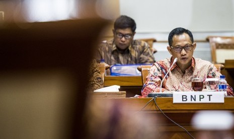 Kepala Badan Nasional Penanggulangan Terorisme (BNPT) Komjen Pol Tito Karnavian menghadiri rapat dengar pendapat (RDP) dengan Komisi III di kompleks Parlemen Senayan, Jakarta, Rabu (13/4).