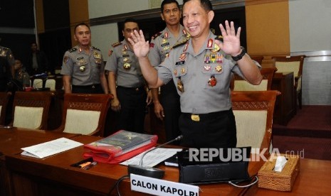 Kepala Badan Nasional Penangulangan Teroris (BNPT) Tito Karnavian saat akan menjalani Uji Kepatutan dan Kelayakan Kapolri dengan Komisi III di Kompleks Parlemen Senayan, Jakarta, Kamis (23/6)