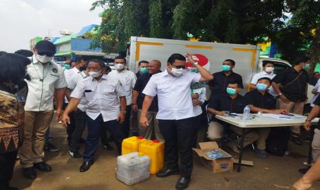 Kepala Badan Pangan Nasional Arief Prasetyo Adi meninjau distribusi minyak goreng di Pasar Kramat Jati, Jakarta. Badan Pangan Nasional (National Food Agency/NFA) menegaskan, arah kebijakan NFA ke depan fokus pada penguatan cadangan pangan pemerintah dan stok pangan nasional. Adapun penguatan cadangan stok dilakukan lewat operator kebijakan yakni Bulog dan ID Food.