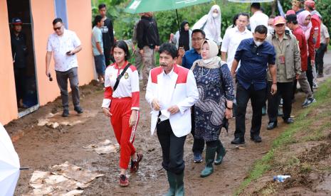 Kepala Badan Pembinaan Ideologi Pancasila (BPIP) Prof. Drs. K.H. Yudian Wahyudi, M.A., Ph.D mengunjungi lokasi Bencana gempa bumi di Cianjur, tepatnya di Kampung Keramat, Desa Sukamulya, Kecamatan Cugenang, Kabupaten Cianjur, Jawa Barat, Selasa, (27/12/2022).