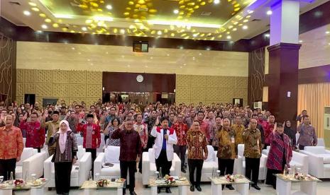 Kepala Badan Pembinaan Ideologi Pancasila (BPIP) Prof Drs KH Yudian Wahyudi, menjadi Keynote Speaker kegiatan Ceramah Ilmiah Pancasila Sebagai Landasan Geopolitik Indonesia, diselenggarakan di Aula Gedung III, Kementerian Sekretariat Negara, Jakarta, Jumat lalu.