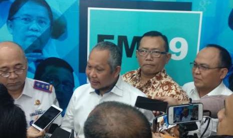 Kepala Badan Pengelola Transportasi Jabodetabek (BPTJ) Bambang Prihartono, Kepala Badan Pengatur Jalan Tol (BPJT) Herry Trisaputra Zuna, Direktur Eksekutif DPP Aptrindo Johannes Samsi, dan Direktur Operasi II PT Jasa Marga (Persero) Subakti Syukur menjelaskan mengenai intergrasi ol Jakarta Outer Ring Road (JORR) yang diterapkan pada 29 September 2018 di Kementerian Komunikasi dan Informatika, Rabu (26/9). 