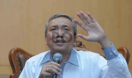 Kepala Badan Pengkajian MPR RI, Bambang Sadono menjadi pembicara dalam diskusi Pancasila Sumber Hukum di Perpustakaan MPR, Kompleks Parlemen Senayan, Jakarta, Senin (9/3). 