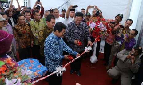 Kepala Badan Penyuluhan dan Pengembangan SDM Kementan Momom Rusmono bersama Wagub Bangka Belitung membuka expo KNTA IV di Tanjung Pinang, Jumat (21/9). Expo KNTA IV termasuk dalam rangkaian kegiatan Rembuk KNTA ke-47.