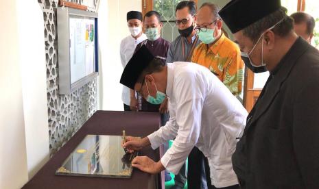 Kepala Badan Penyuluhan dan Pengembangan SDM Pertanian (BPPSDMP) Kementerian Pertanian, Dedi Nursyamsi, meresmikan Masjid Al-Hikmah Balai Besar Pelatihan Pertanian (BBPP) Lembang, dan dalam rangka memperingati Maulid Nabi Muhammad SAW 1442 Hijriyah, Jumat (6/11).