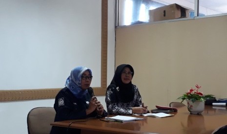   Kepala Bagian Humas dan Protokol Pemkab Sleman, Shavitri Nurmala Dewi dan Kepala Dinas Pendidikan Kabupaten Sleman, Sri Wantini, di Kantor Disdik Sleman.